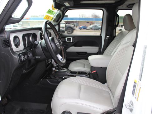 Used 2023 Jeep Wrangler Unlimited Sahara image 9