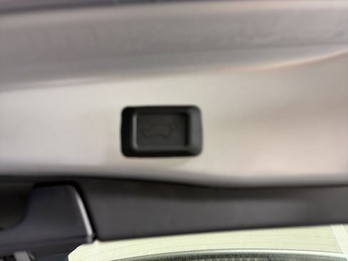 Used 2025 Toyota RAV4 XLE Premium image 20