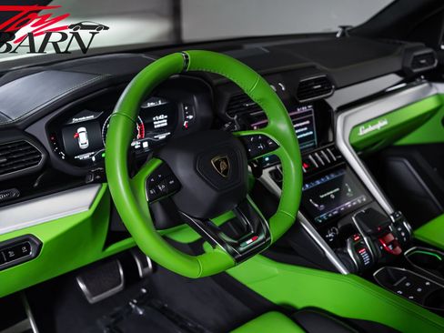 Used 2022 Lamborghini Urus AWD/4WD image 28