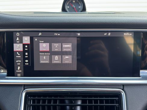Used 2019 Porsche Panamera RWD image 24