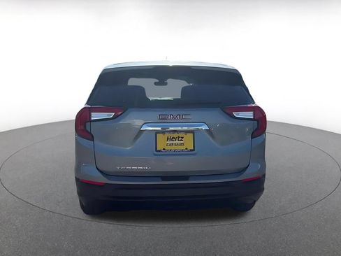 Used 2024 GMC Terrain SLE FWD image 12