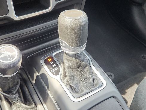 Used 2021 Jeep Gladiator Sport image 29