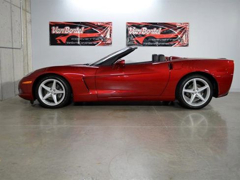 Used 2013 Chevrolet Corvette Convertible image 25