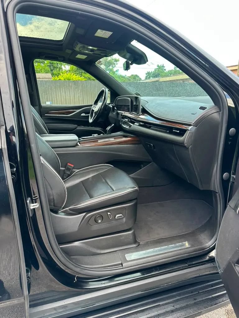 Used 2023 Cadillac Escalade ESV Premium Luxury AWD/4WD image 16