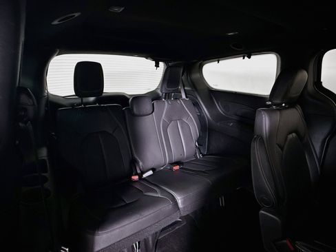 Used 2020 Chrysler Pacifica Touring-L Plus w/ S Appearance Package FWD image 28