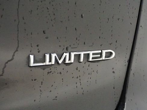 Certified 2018 Chrysler Pacifica Limited image 12