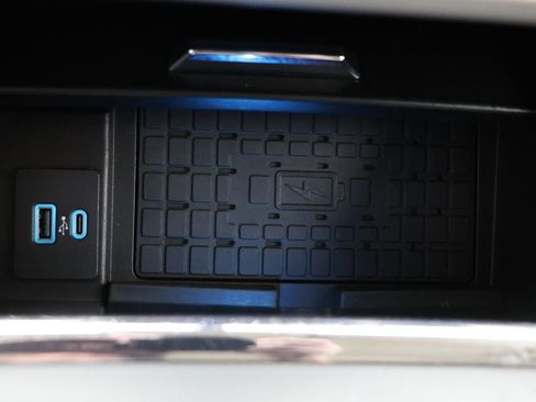 Used 2024 Ford Expedition XLT image 26