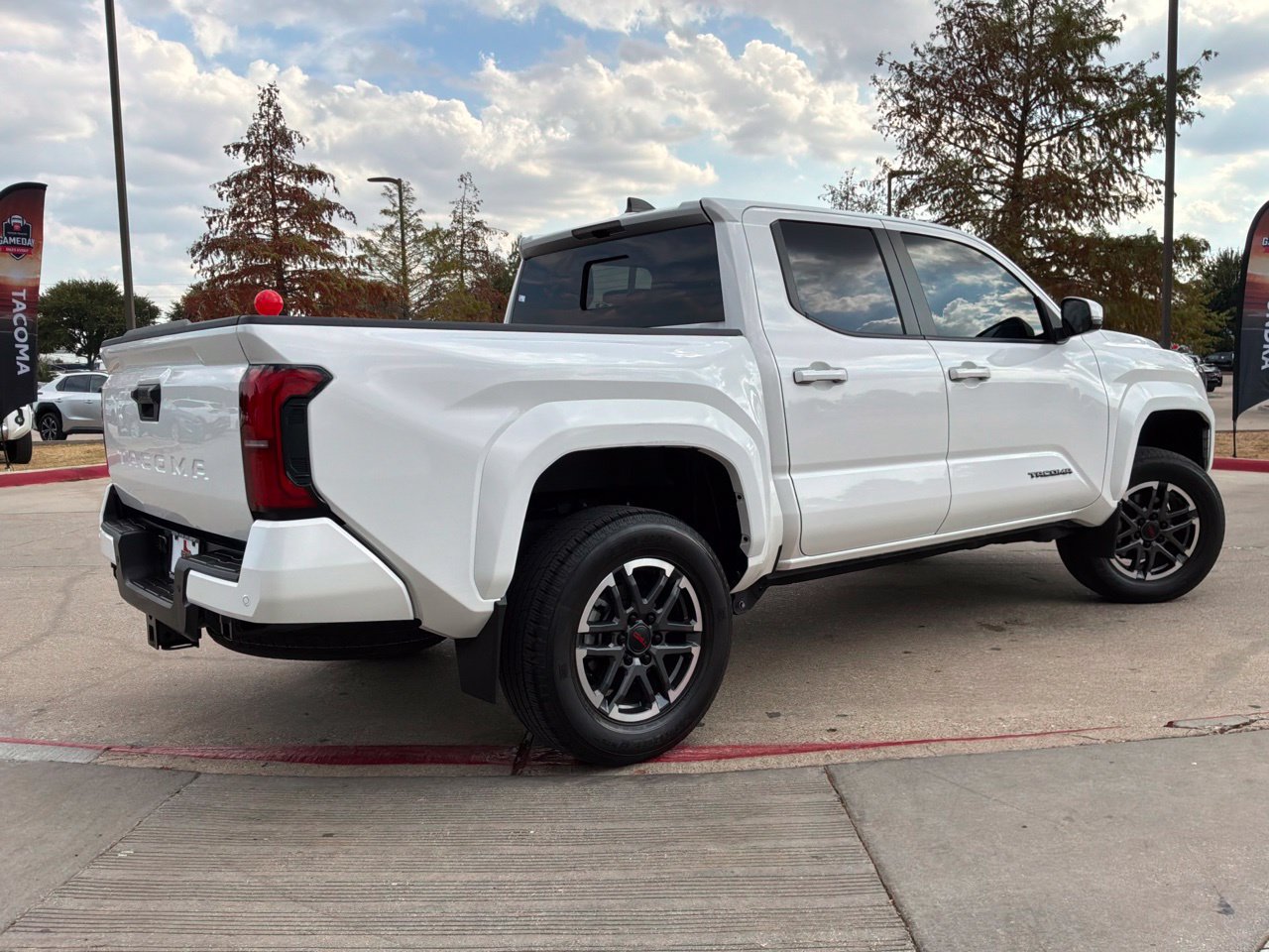 Used 2024 Toyota Tacoma TRD Sport w/ TRD Sport Upgrade Package RWD image 6