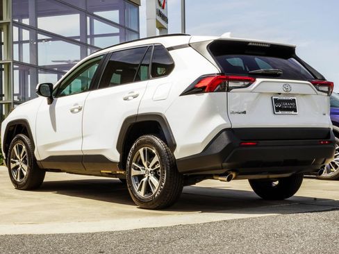 Used 2019 Toyota RAV4 LE FWD image 10
