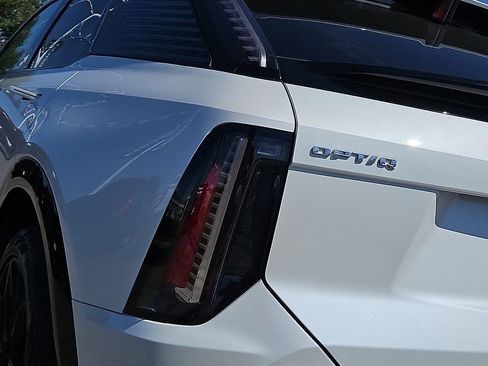 New 2025 Cadillac Optiq Sport 1 w/ LPO, ONYX Package image 9