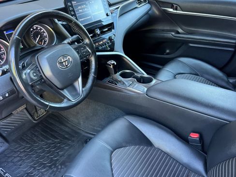 Used 2022 Toyota Camry SE FWD image 11