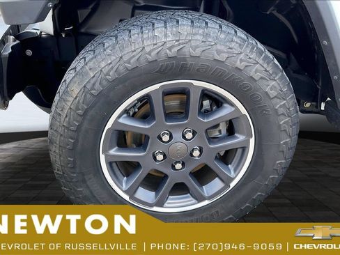 Used 2020 Jeep Gladiator Overland AWD/4WD image 9