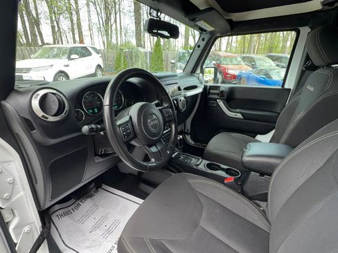 Used 2018 Jeep Wrangler Unlimited Sahara w/ Connectivity Group image 23