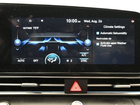 Used 2024 Hyundai Elantra SEL FWD image 25
