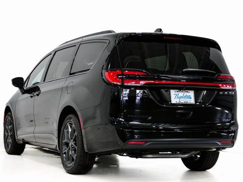 New 2026 Chrysler Pacifica Limited w/ S Appearance Package image 9