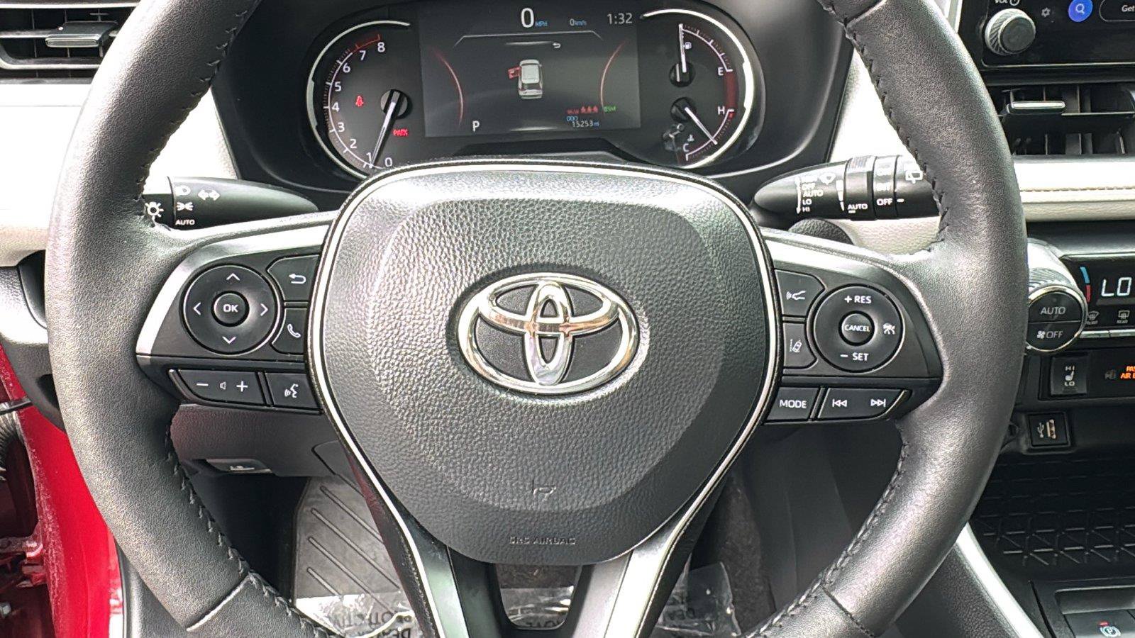 Used 2025 Toyota RAV4 XLE w/ Convenience Package FWD image 17