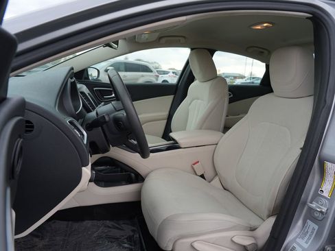 Used 2015 Chrysler 200 Limited FWD image 12