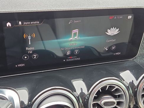 Used 2021 Mercedes-Benz GLB 250 w/ Premium Package image 24