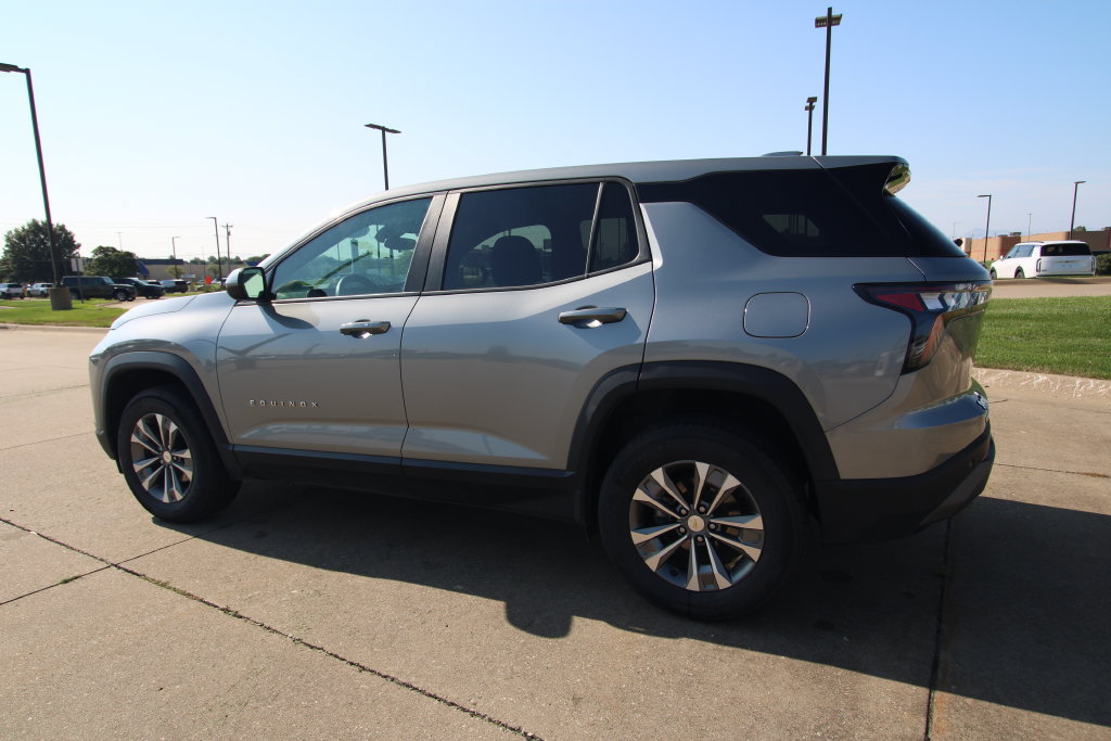 Used 2026 Chevrolet Equinox LT AWD/4WD image 15