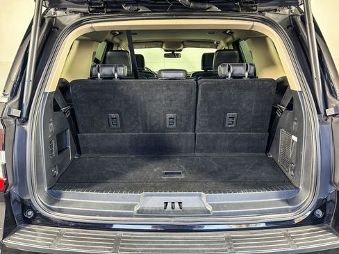 Used 2024 Ford Expedition XLT image 28