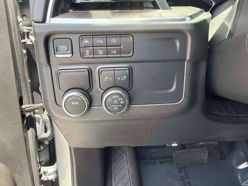 Used 2025 Chevrolet Suburban Premier RWD image 31