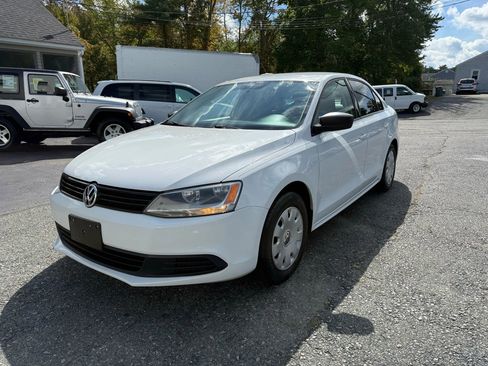 Used 2014 Volkswagen Jetta S image 3