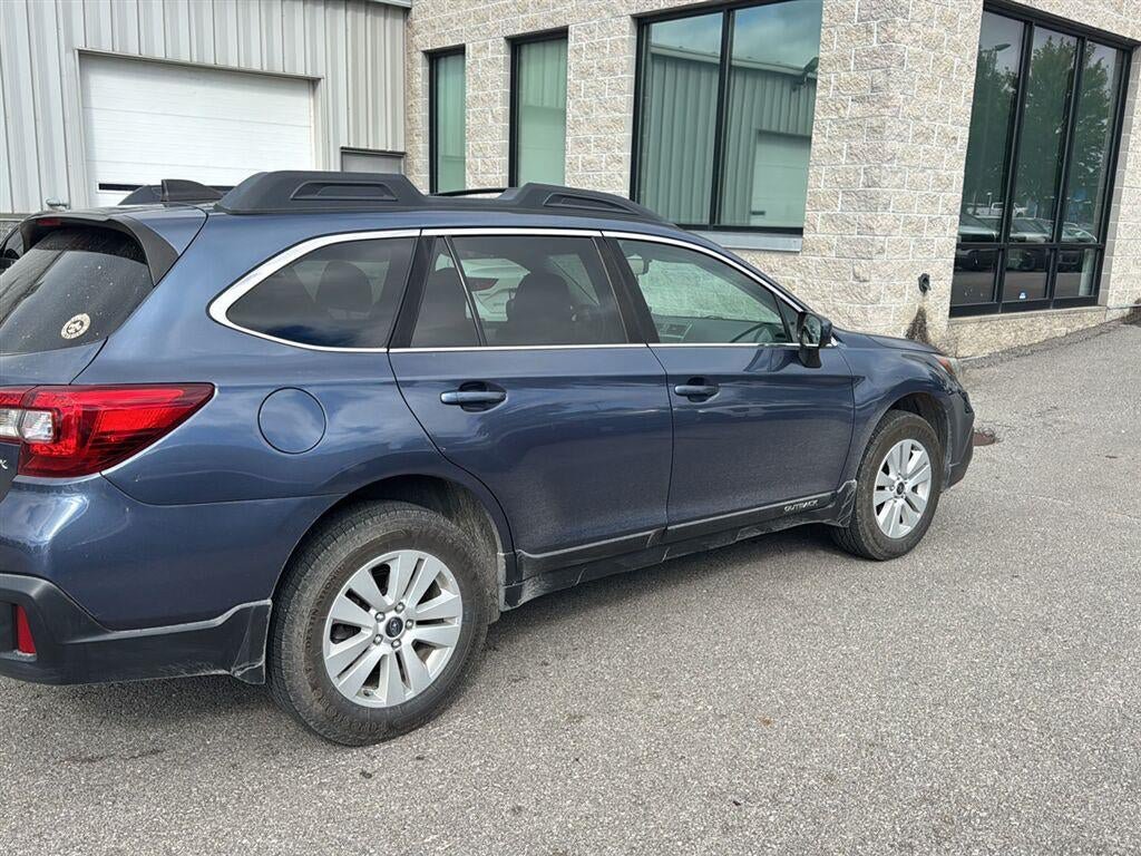 Used 2018 Subaru Outback 2.5i Premium AWD/4WD image 3