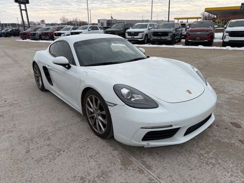 Used 2018 Porsche 718 Cayman S image 2