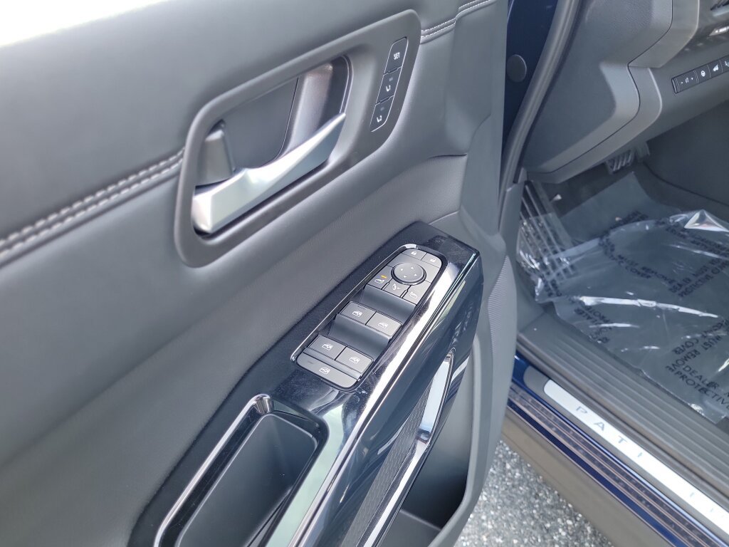 New 2026 Nissan Pathfinder Platinum FWD image 17