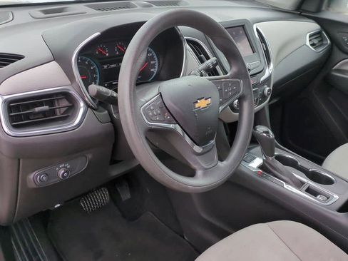 Used 2021 Chevrolet Equinox LS image 2