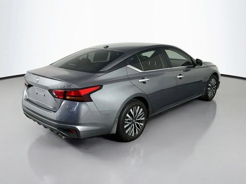 Used 2024 Nissan Altima 2.5 SV w/ SV Premium Package FWD image 7