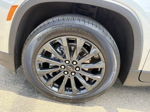 Used 2023 Chevrolet Traverse RS w/ LPO, Floor Liner Package FWD image 11