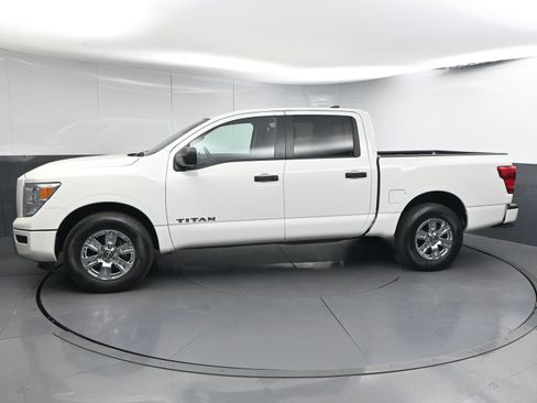 Used 2024 Nissan Titan SV w/ Accessory Utility Package image 5