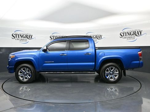 Used 2017 Toyota Tacoma Limited w/ Exterior Package AWD/4WD image 4