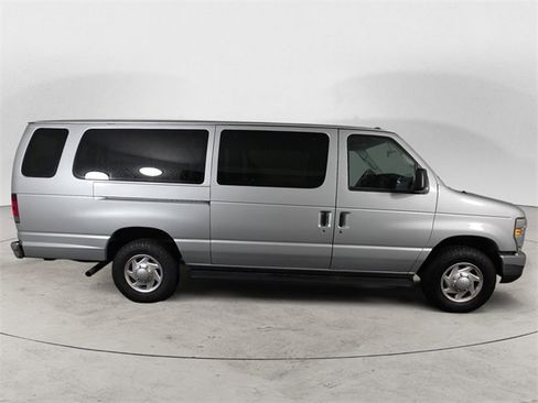 Used 2011 Ford E-350 and Econoline 350 XLT image 6
