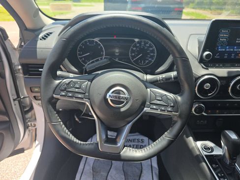 Used 2023 Nissan Sentra SV FWD image 11