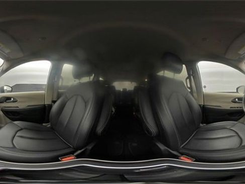 Used 2024 Chrysler Pacifica Touring-L image 26