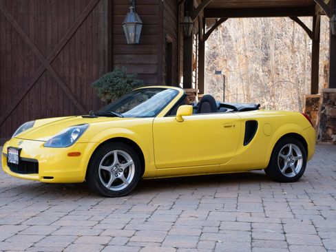Used 2001 Toyota MR2 Spyder image 2