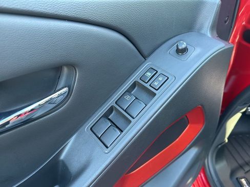 Used 2025 Nissan Frontier PRO-4X image 15