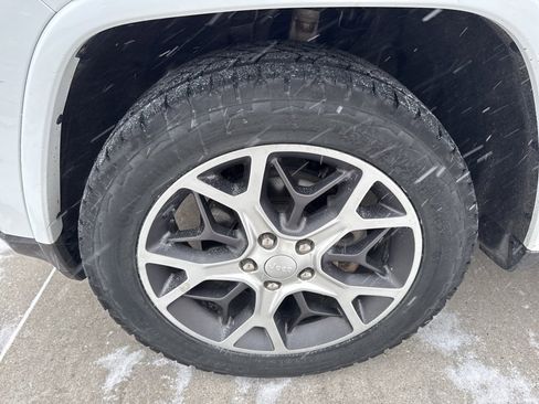 Used 2018 Jeep Grand Cherokee Limited image 5