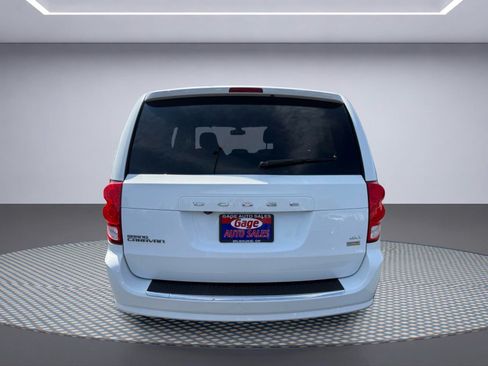 Used 2018 Dodge Grand Caravan SXT FWD image 4