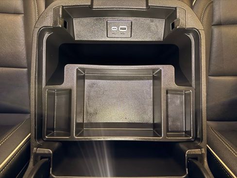 Used 2024 GMC Yukon XL SLT w/ SLT Luxury Package image 30