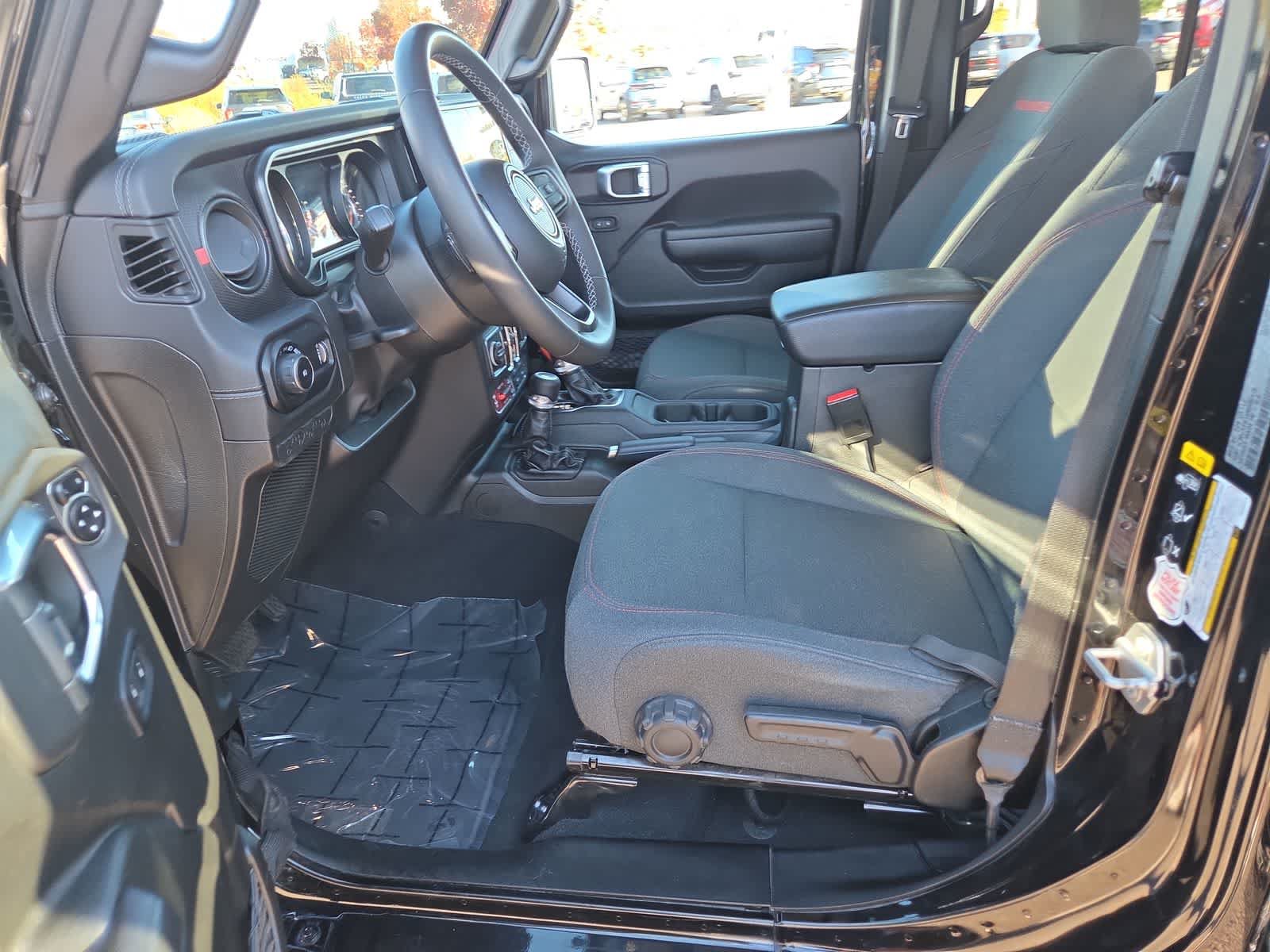 Used 2025 Jeep Wrangler Unlimited Rubicon AWD/4WD image 19