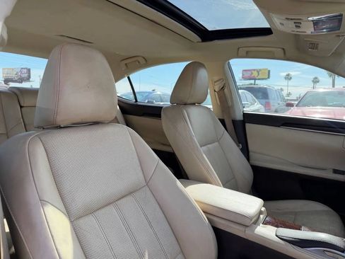 Used 2016 Lexus ES 350 w/ Luxury Package w/Wood Trim FWD image 27