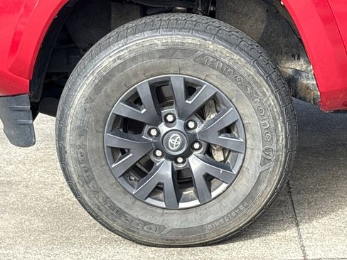 Used 2021 Toyota Tacoma SR5 w/ SR5 Appearance Package (SM) image 10