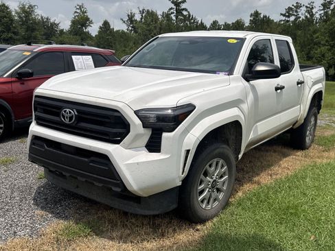 Used 2025 Toyota Tacoma SR AWD/4WD image 4