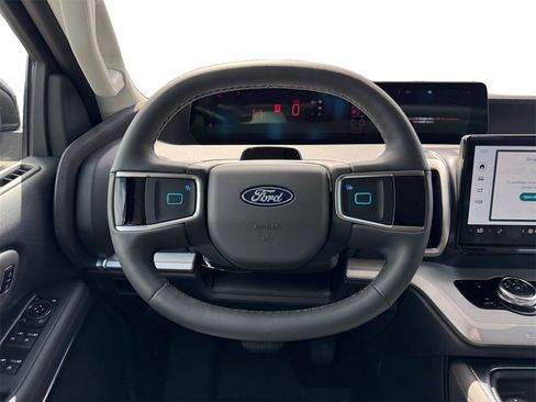 New 2025 Ford Expedition Active image 12