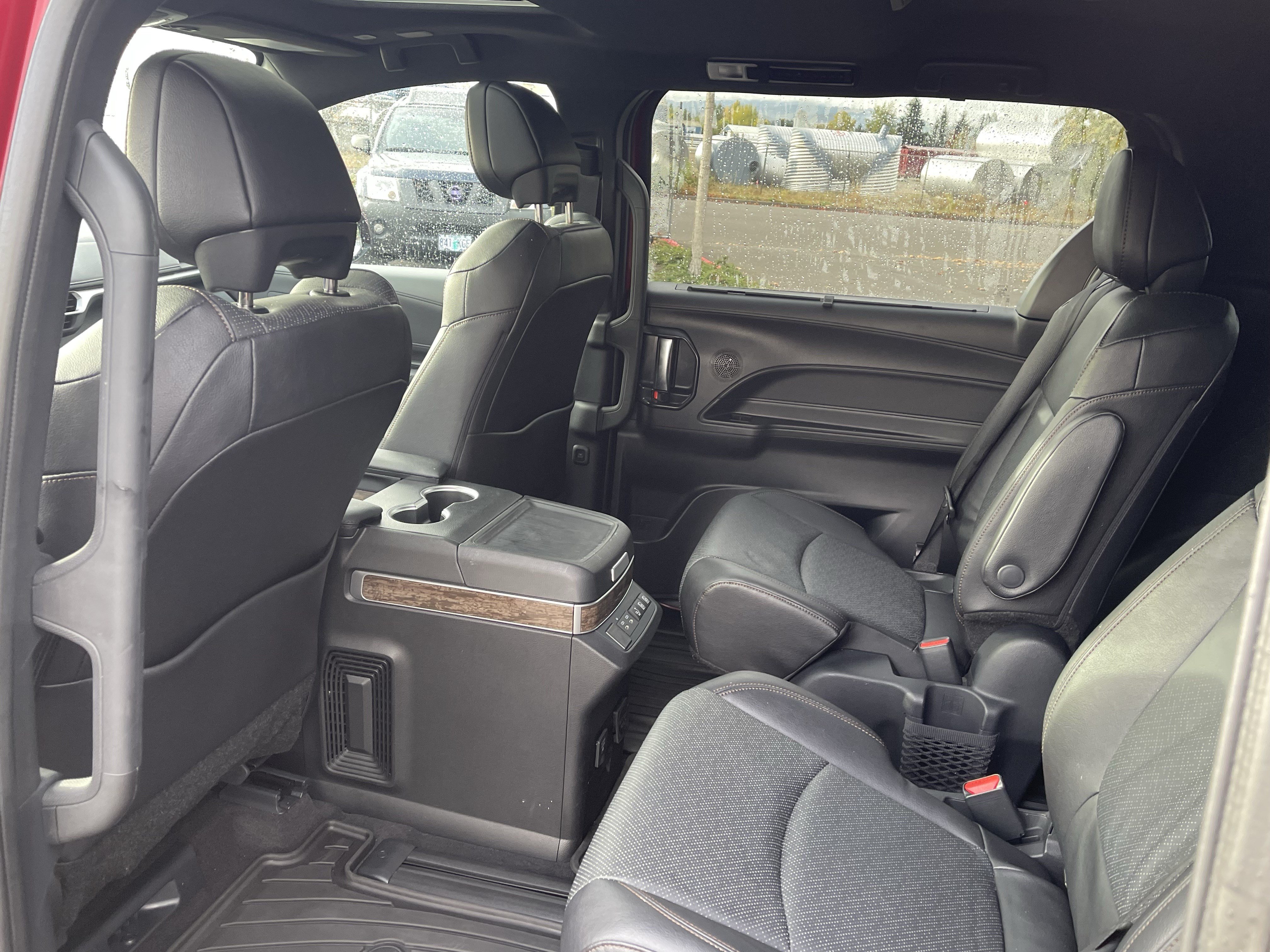 Used 2025 Toyota Sienna Platinum AWD/4WD image 13