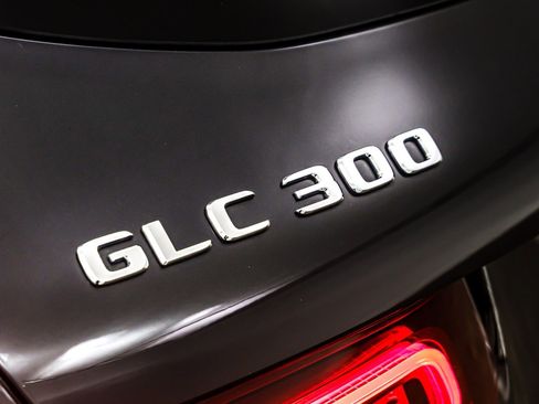 Used 2022 Mercedes-Benz GLC 300 image 9