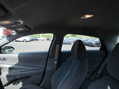 Used 2023 Hyundai Elantra SEL w/ Convenience Package FWD image 10